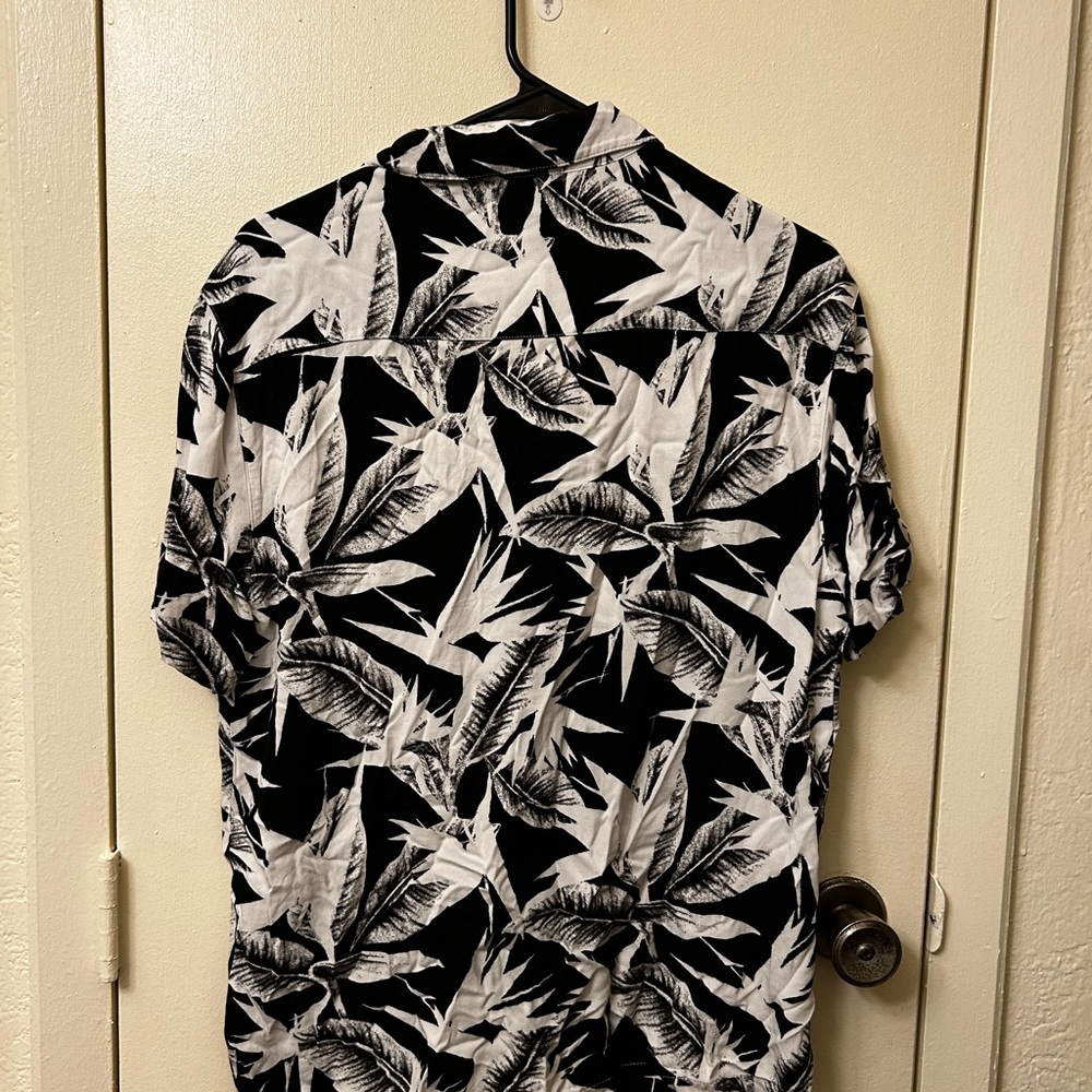 Button up - Picture 3 of 3